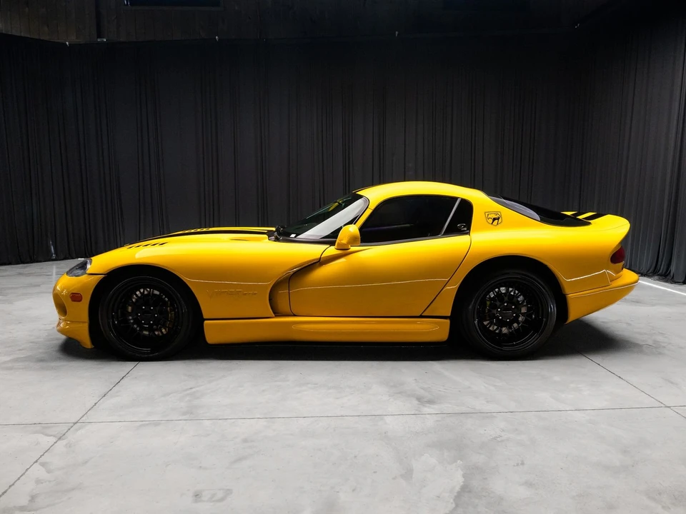 2001 Dodge Viper GTS 2nd Gen - Image 13 of 31