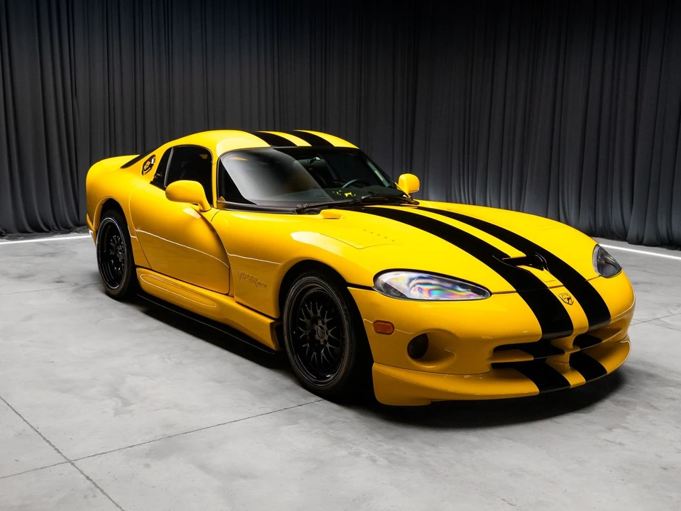 2001 Dodge Viper GTS 2nd Gen - Image 2 of 31