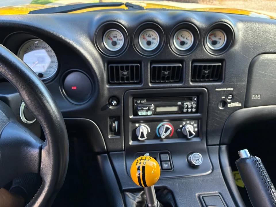 2001 Dodge Viper GTS 2nd Gen - Image 14 of 20