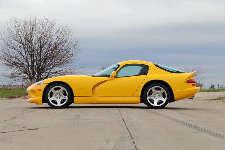 2001 Dodge Viper GTS 2nd Gen - Image 2 of 30