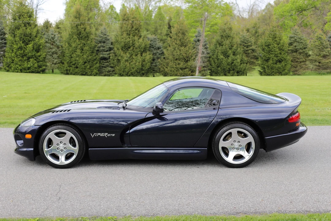 2001 Dodge Viper GTS 2nd Gen - Image 2 of 31