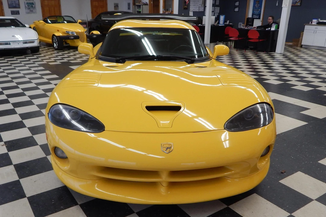 2001 Dodge Viper GTS 2nd Gen - Image 2 of 21