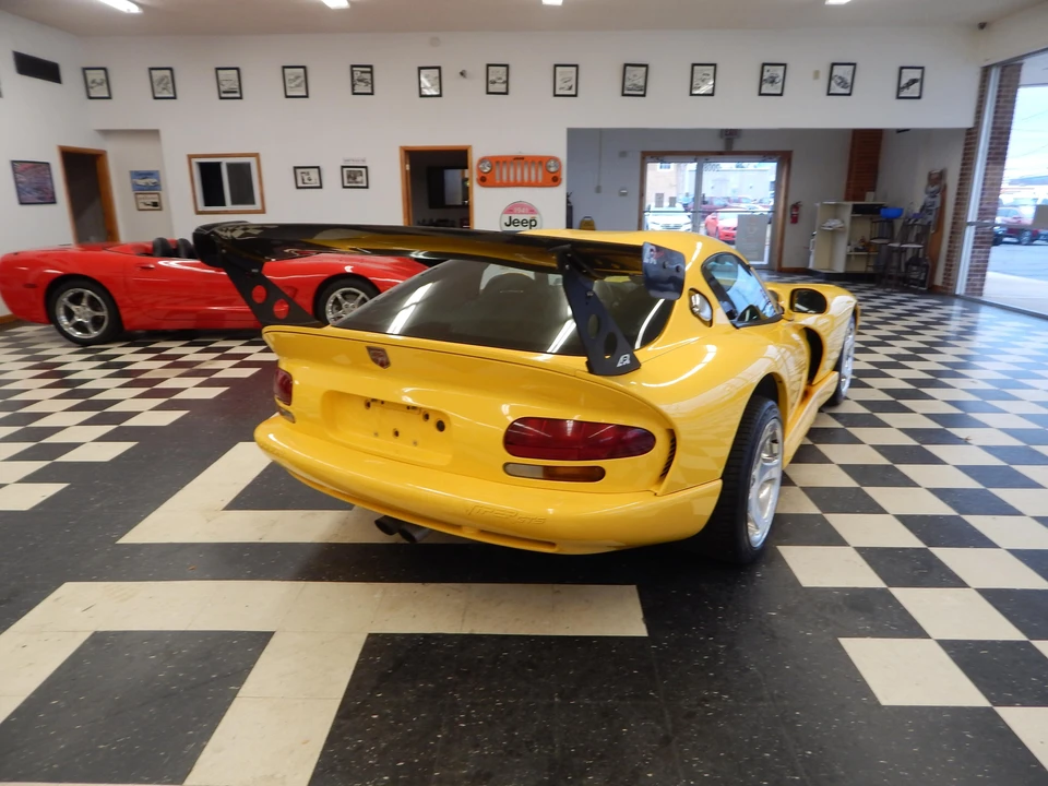 2001 Dodge Viper GTS 2nd Gen - Image 17 of 21
