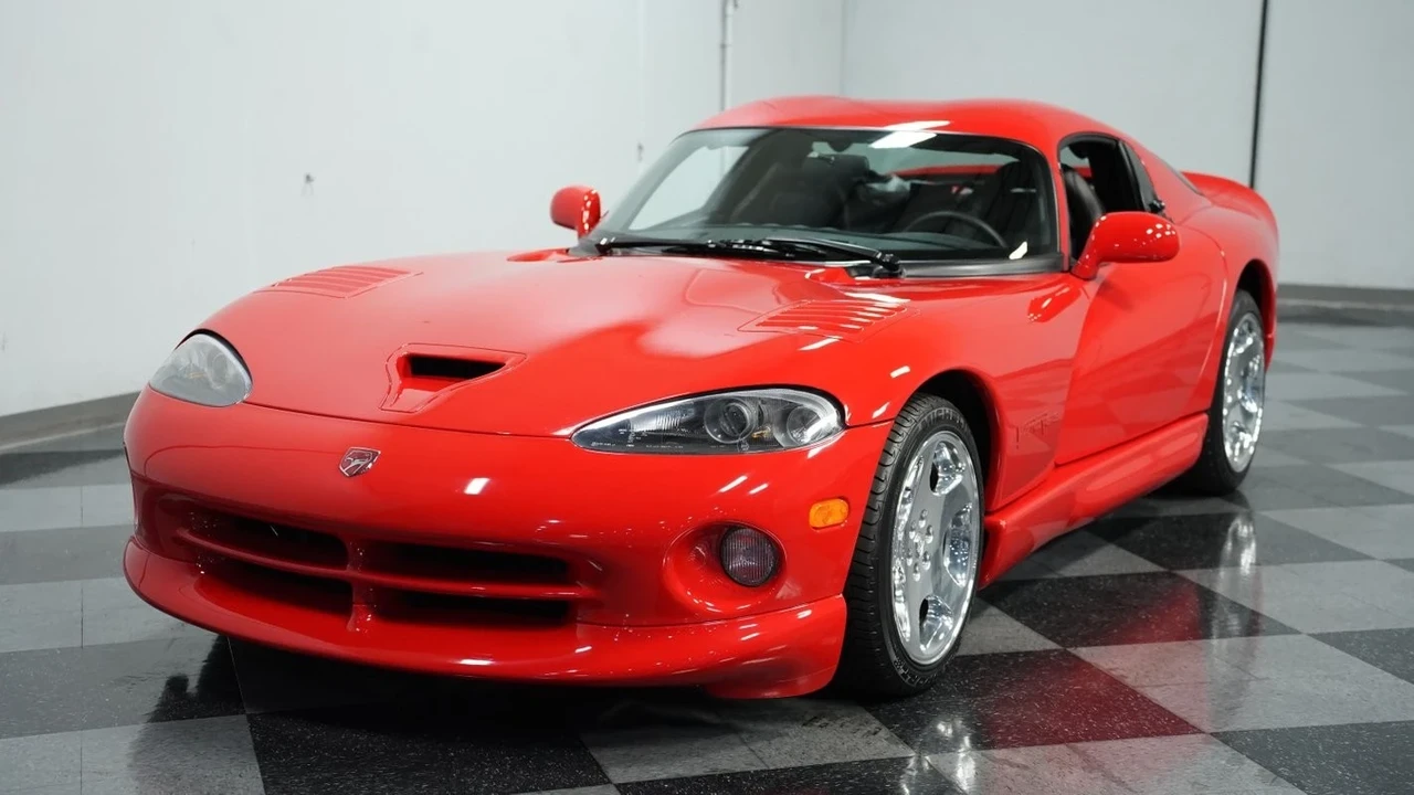 2001 Dodge Viper GTS 2nd Gen - Image 17 of 21