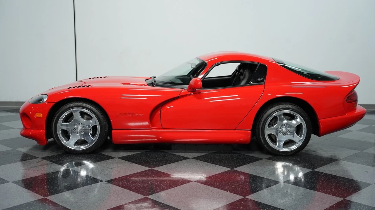 2001 Dodge Viper GTS 2nd Gen - Image 2 of 12