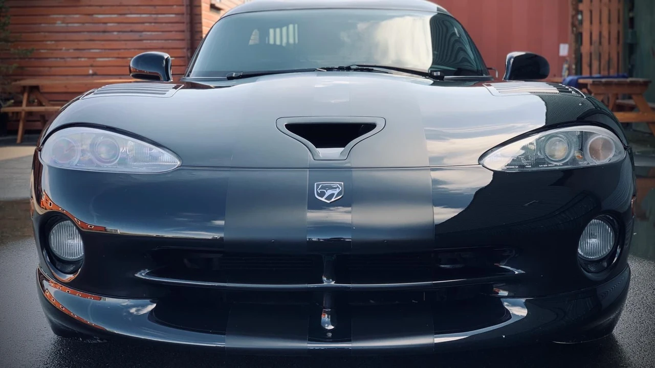 2001 Dodge Viper GTS 2nd Gen - Image 2 of 12