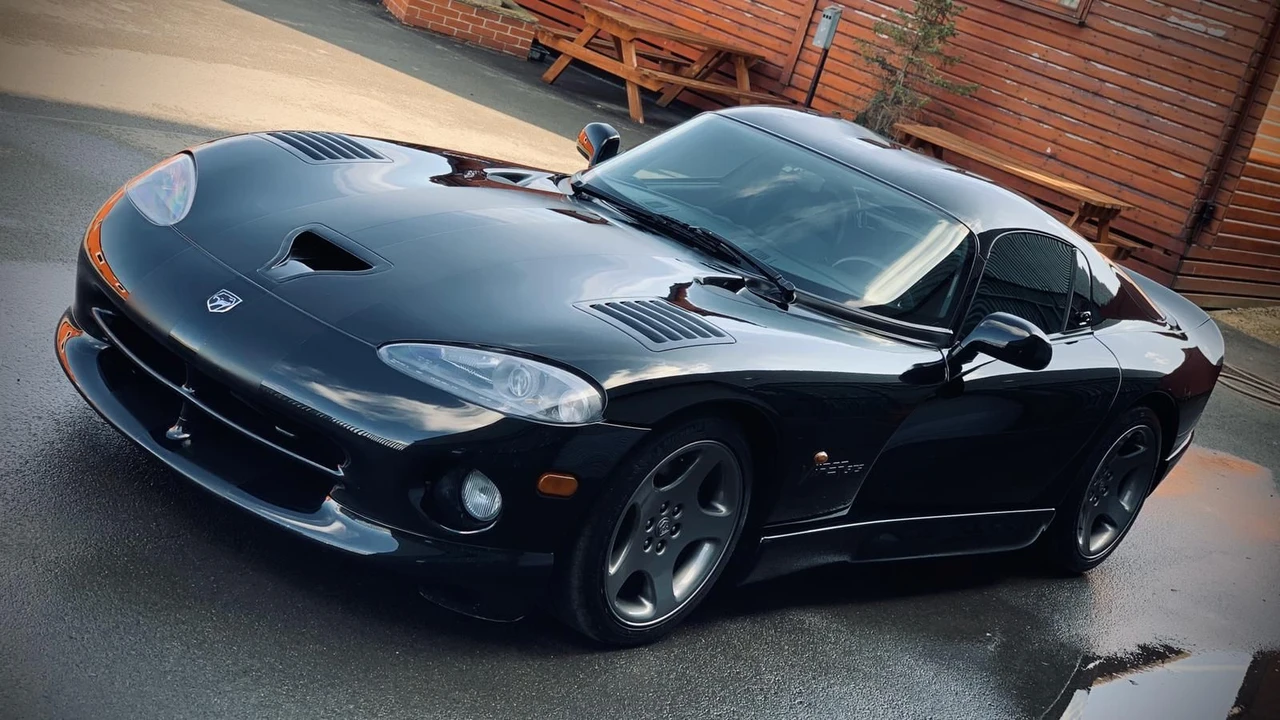 2001 Dodge Viper GTS 2nd Gen - Image 5 of 12