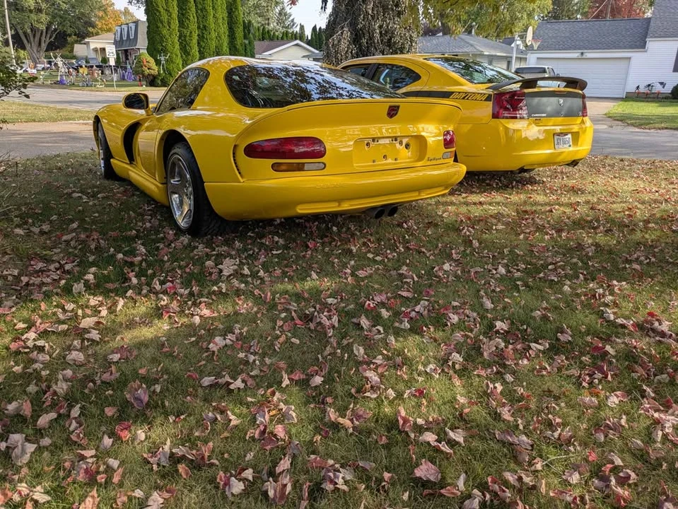 2001 Dodge Viper GTS 2nd Gen - Image 2 of 11