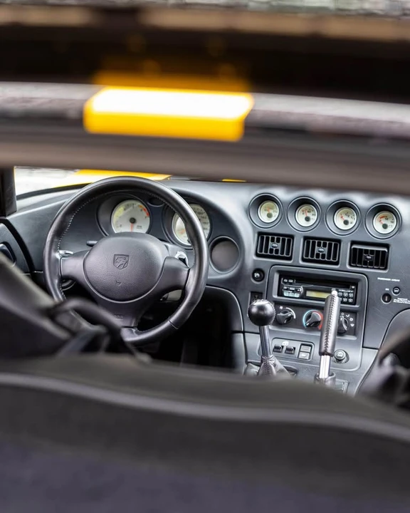 2001 Dodge Viper GTS 2nd Gen - Image 16 of 18