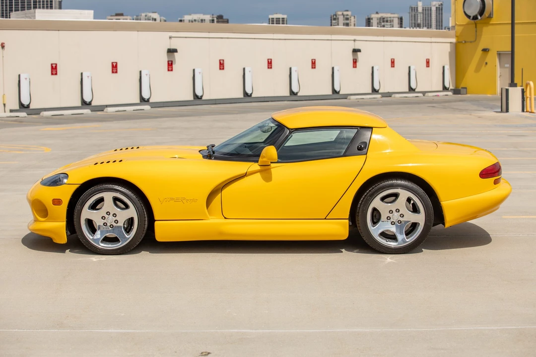 2001 Dodge Viper 2nd Gen - Image 2 of 31