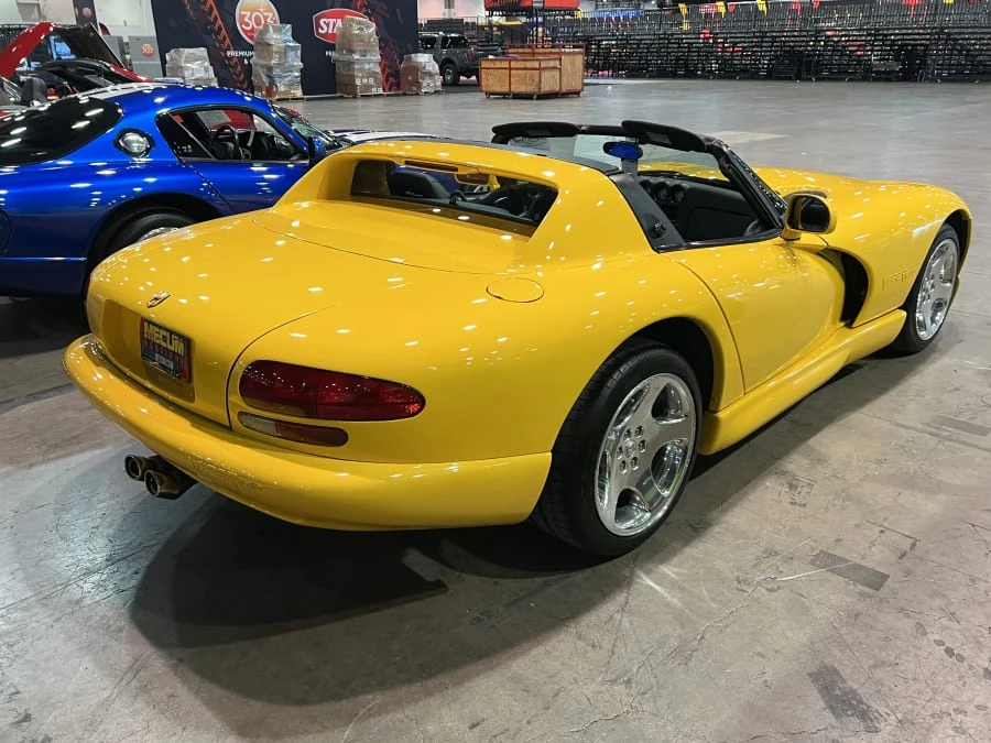 2001 Dodge Viper 2nd Gen - Image 2 of 8