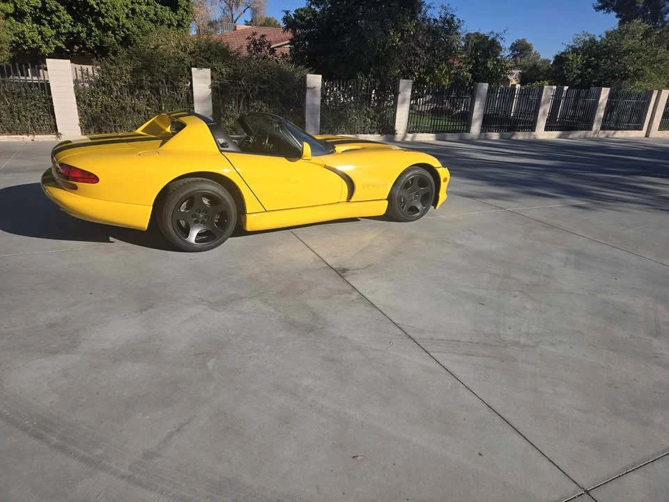 2001 Dodge Viper 2nd Gen - Image 2 of 10