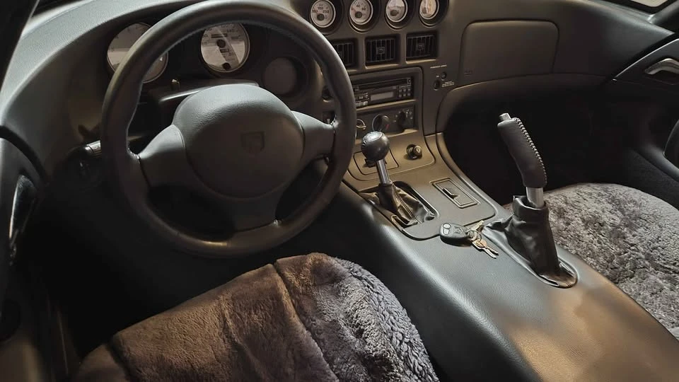 2001 Dodge Viper 2nd Gen - Image 2 of 6