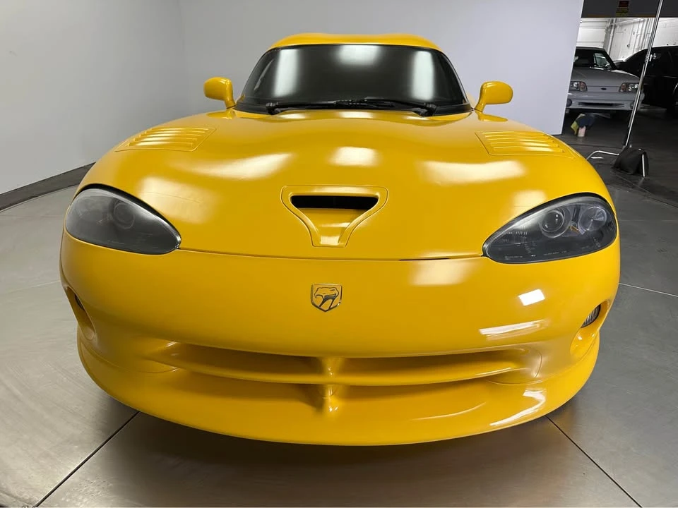 2001 Dodge Viper GTS 2nd Gen - Image 2 of 12