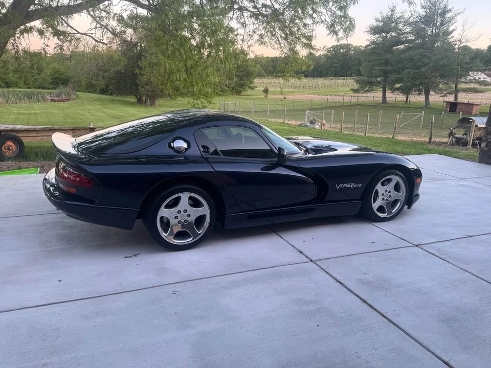2001 Dodge Viper GTS 2nd Gen - Image 2 of 6