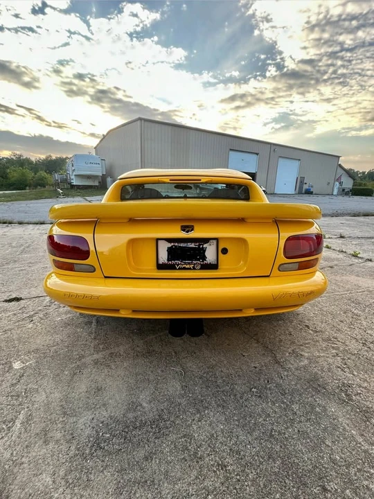 2001 Dodge Viper 2nd Gen - Image 2 of 8