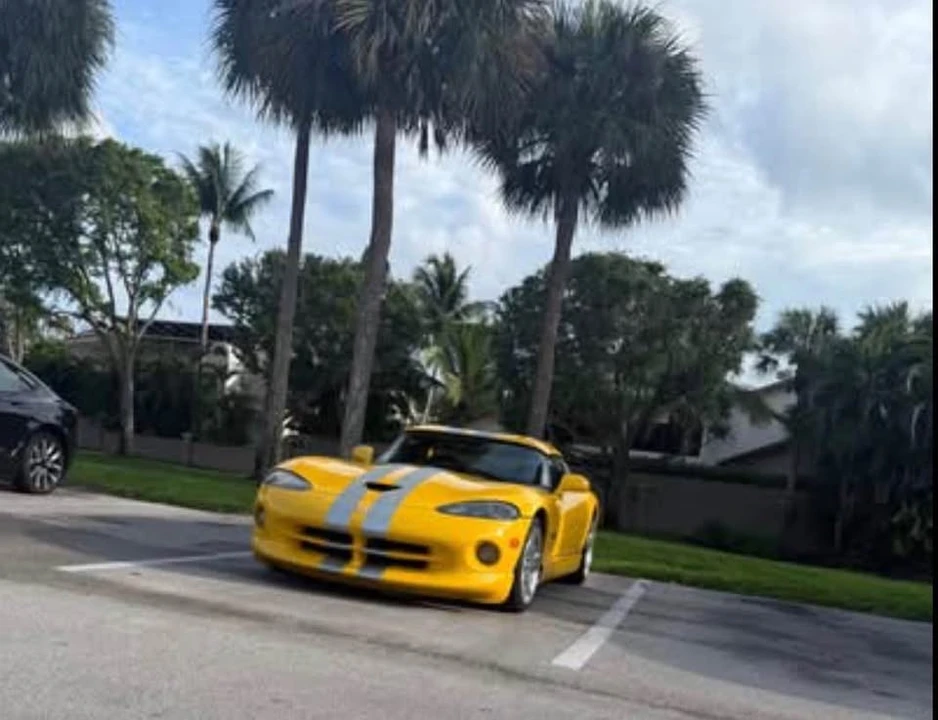 2001 Dodge Viper 2nd Gen - Image 2 of 7