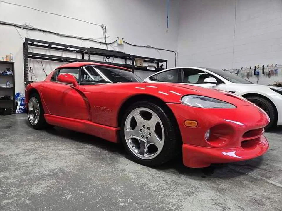 2001 Dodge Viper 2nd Gen - Image 2 of 9