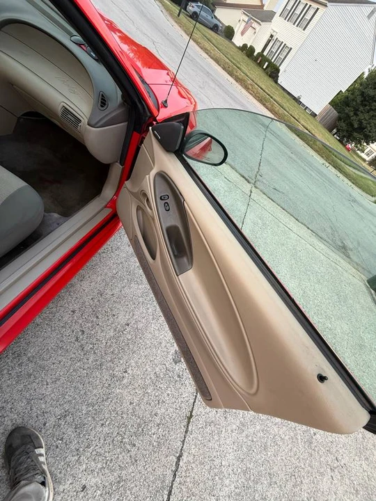 2001 Ford SN95 Mustang - Image 10 of 17