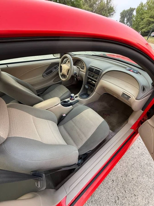 2001 Ford SN95 Mustang - Image 9 of 17