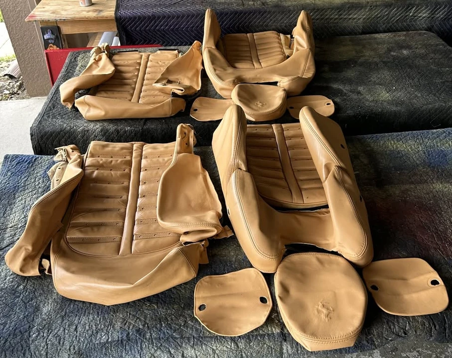 2001 Parts & Memorabilia Seats & Interior - Image 2 of 9