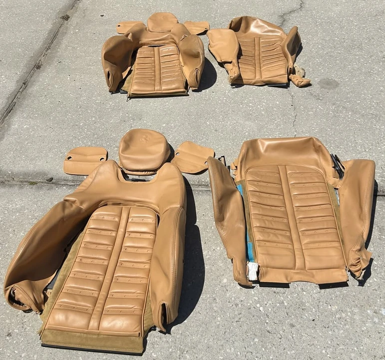 2001 Parts & Memorabilia Seats & Interior - Image 4 of 9