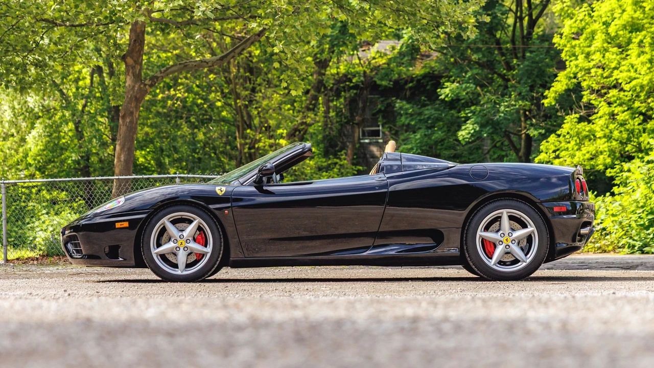 2001 Ferrari 360 Spider - Image 2 of 31