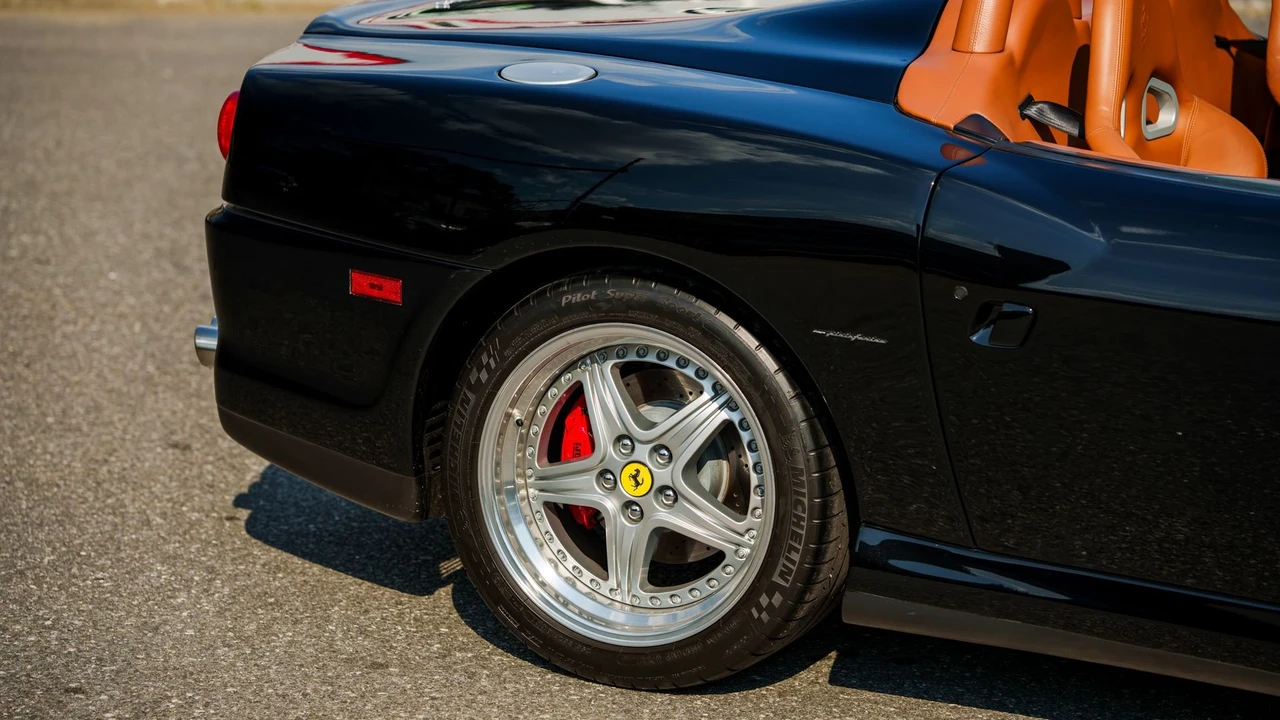 2001 Ferrari 550 Barchetta Pininfarina - Image 25 of 31