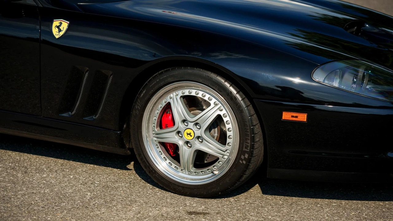 2001 Ferrari 550 Barchetta Pininfarina - Image 24 of 31