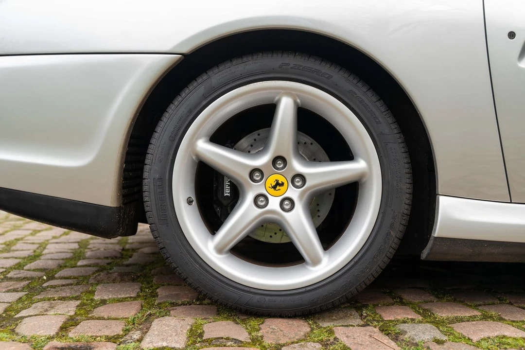 2001 Ferrari 550 Maranello - Image 19 of 30