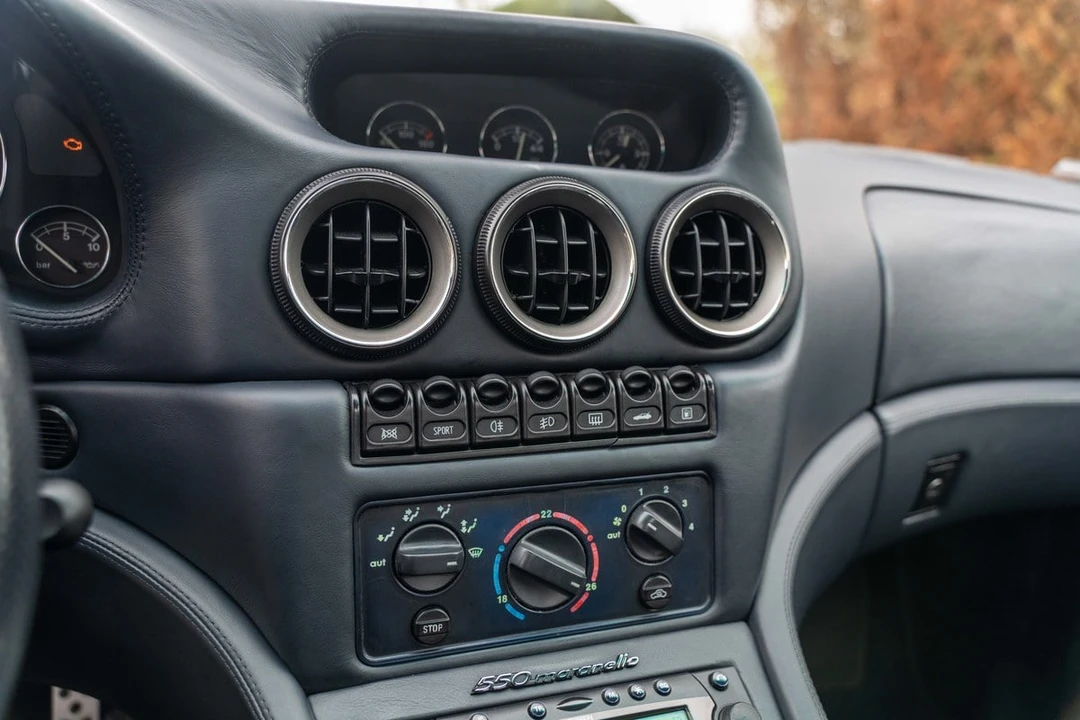 2001 Ferrari 550 Maranello - Image 26 of 30