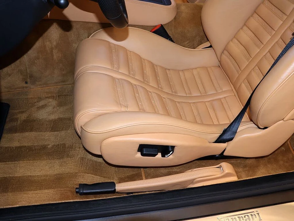 2001 Ferrari 550 Maranello - Image 25 of 31