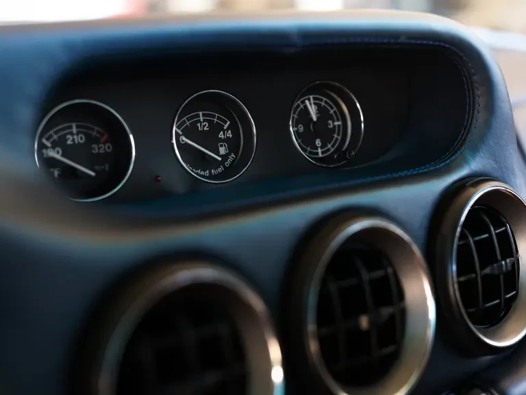 2001 Ferrari 550 Maranello - Image 17 of 31