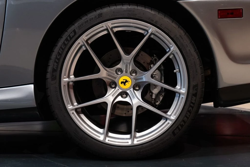 2001 Ferrari 550 Maranello - Image 13 of 31