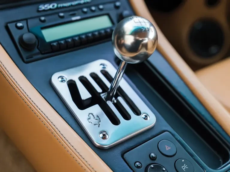 2001 Ferrari 550 Maranello - Image 13 of 25