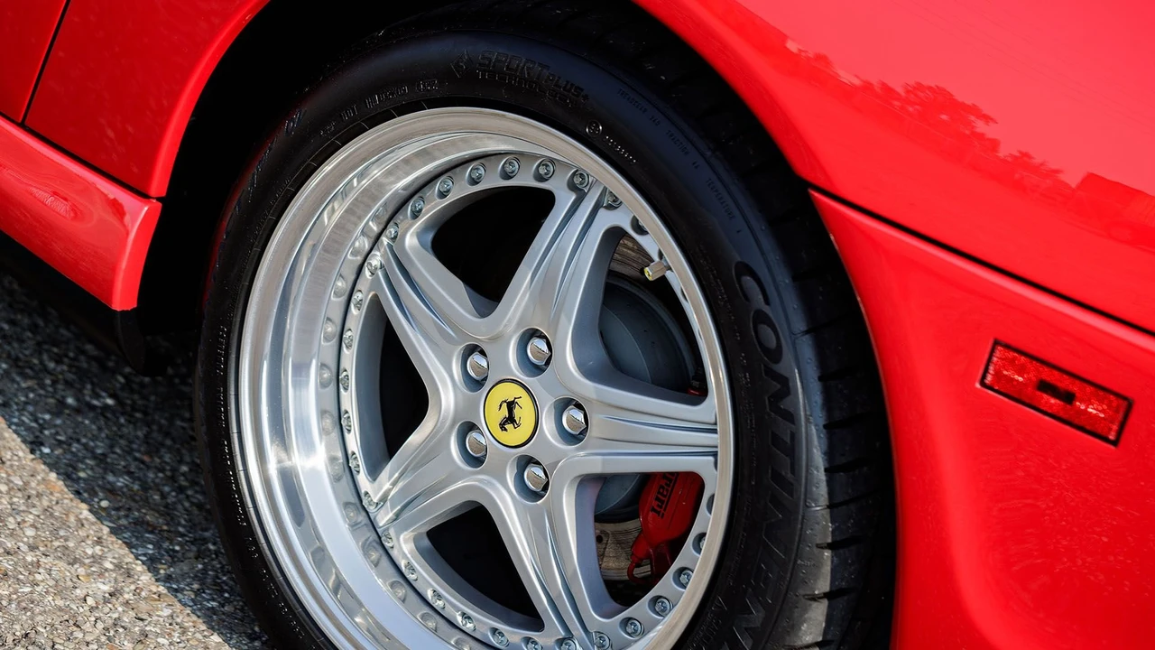 2001 Ferrari 550 Maranello - Image 29 of 31