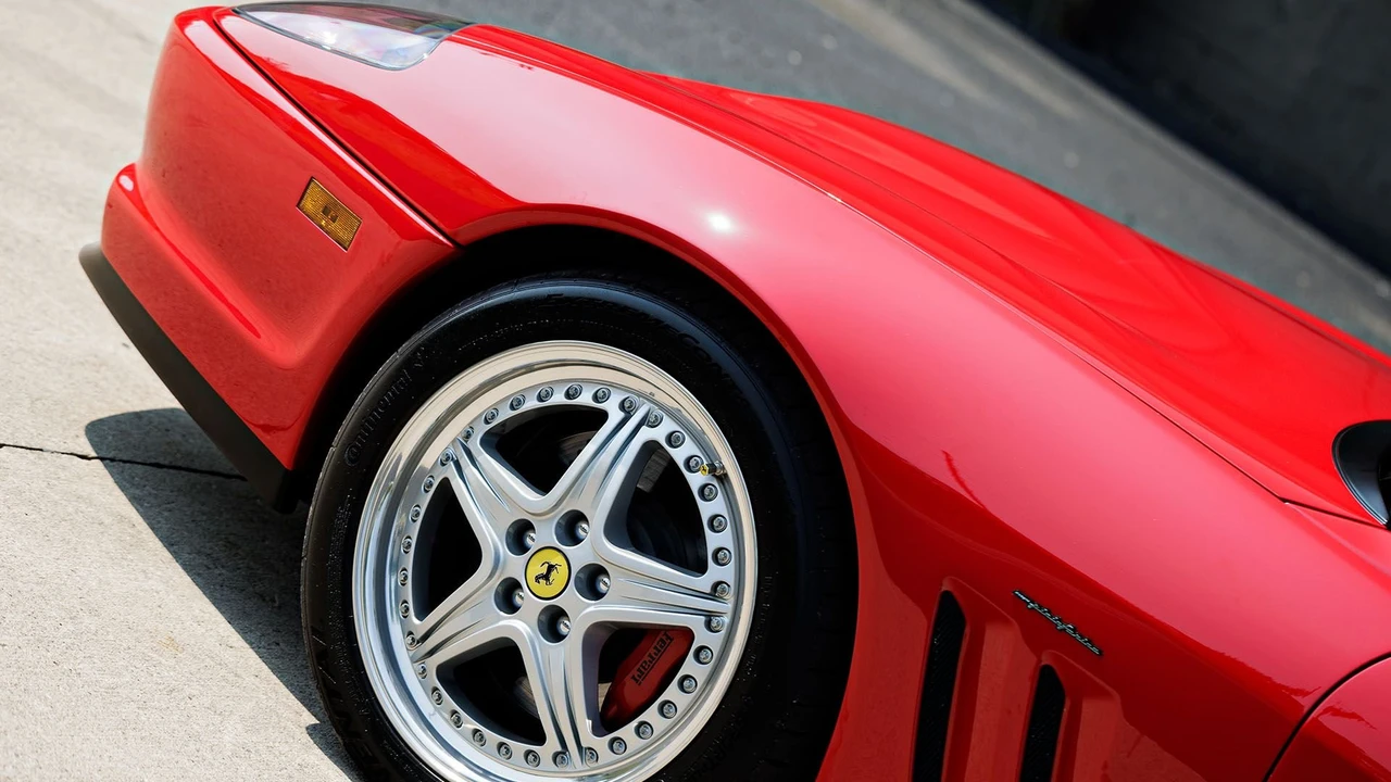 2001 Ferrari 550 Maranello - Image 24 of 31