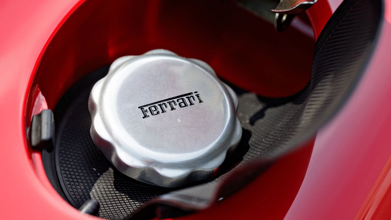 2001 Ferrari 550 Maranello - Image 27 of 31