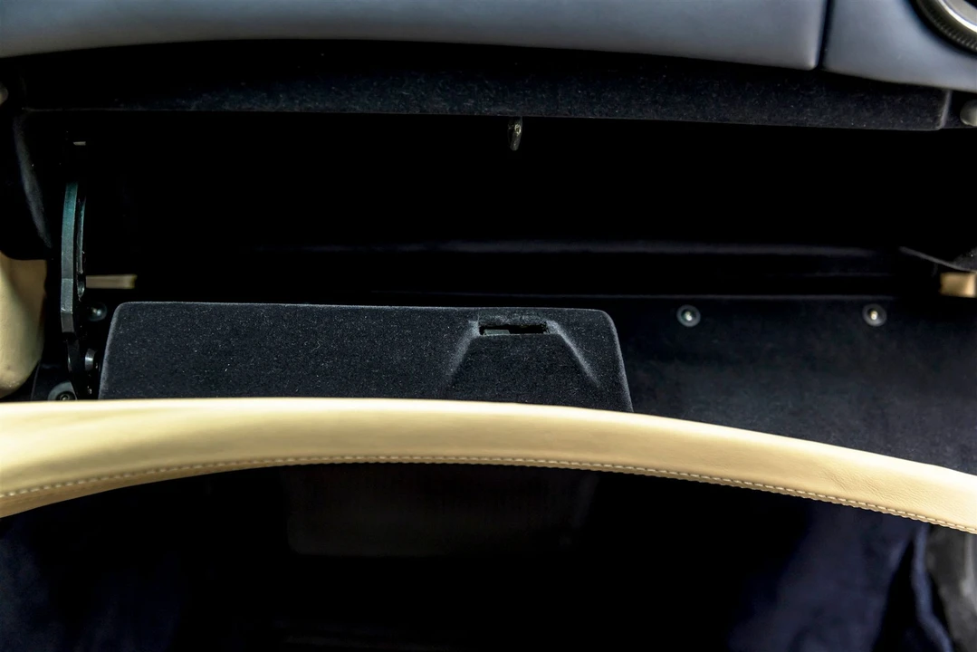 2001 Ferrari 550 Maranello - Image 15 of 31
