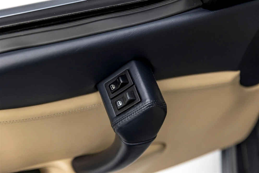 2001 Ferrari 550 Maranello - Image 19 of 31
