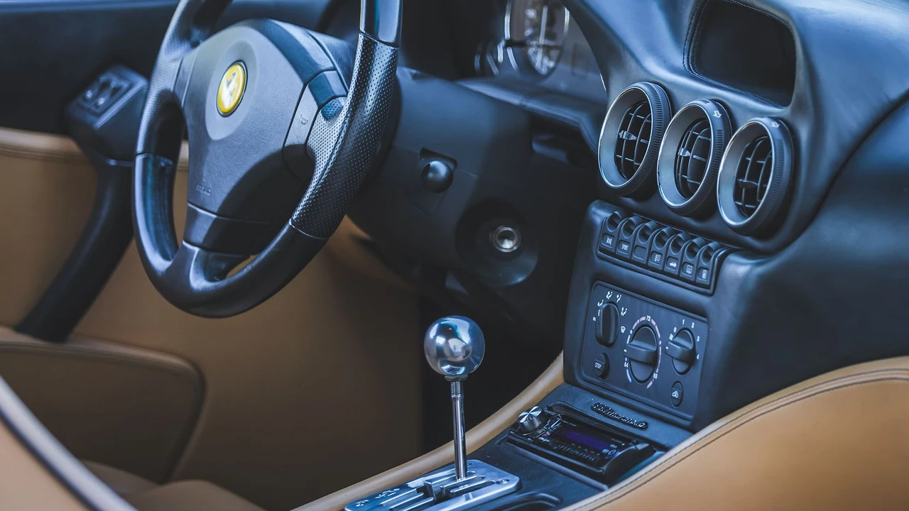 2001 Ferrari 550 Maranello - Image 21 of 31
