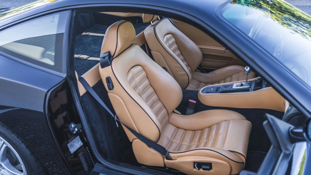 2001 Ferrari 550 Maranello - Image 17 of 31