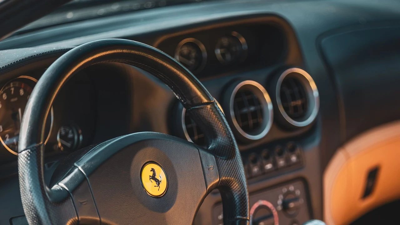 2001 Ferrari 550 Maranello - Image 24 of 31