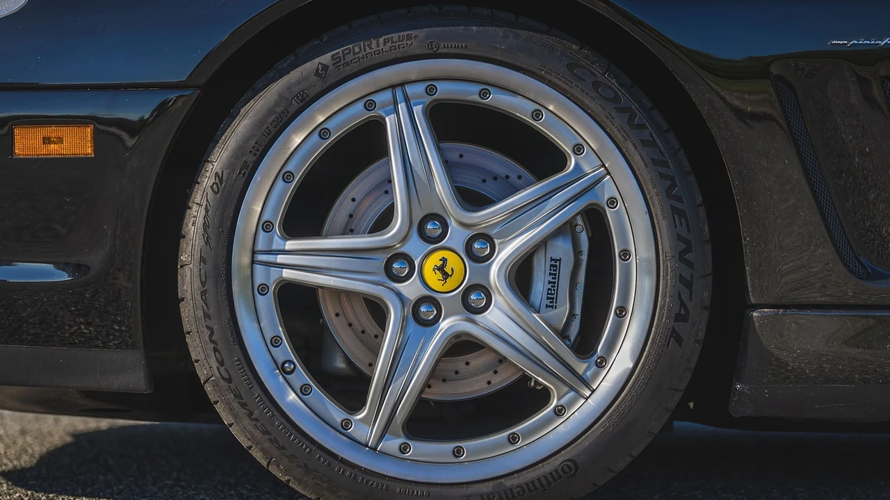 2001 Ferrari 550 Maranello - Image 14 of 31