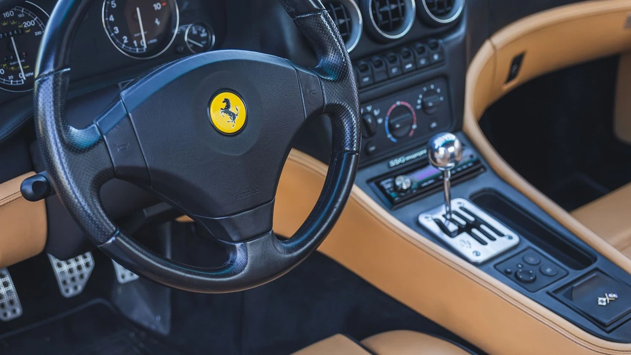 2001 Ferrari 550 Maranello - Image 25 of 31