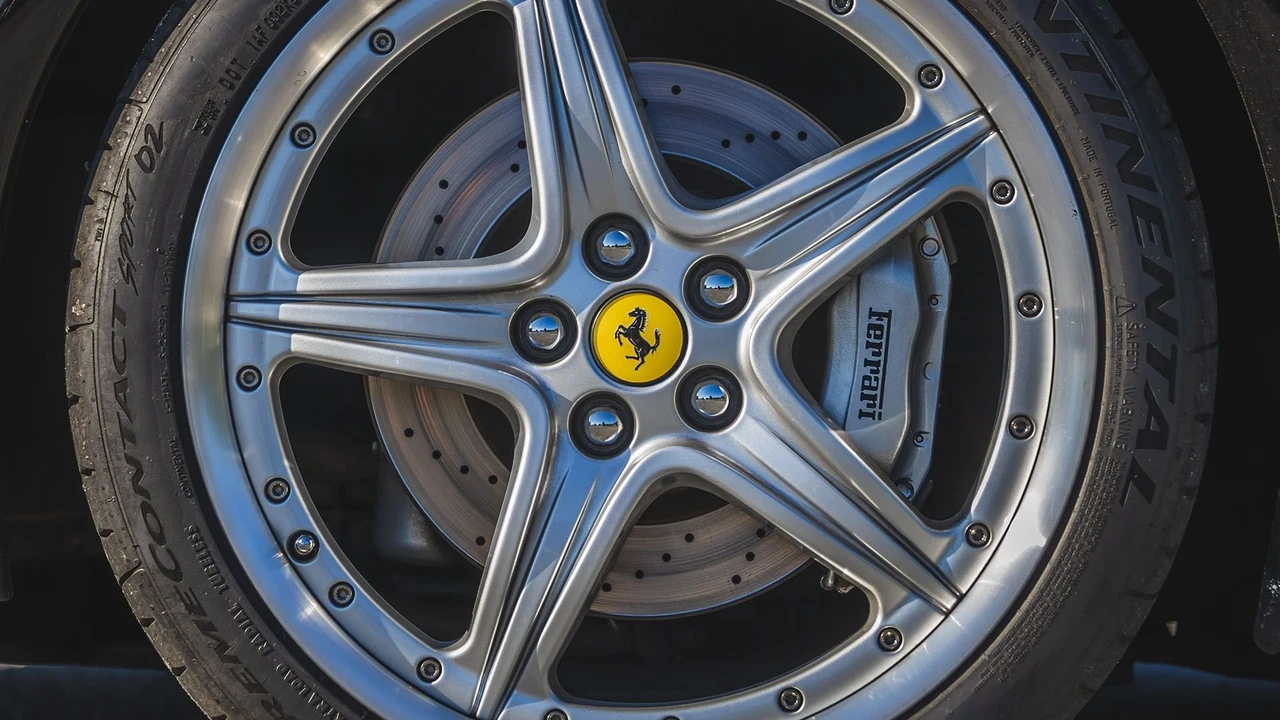 2001 Ferrari 550 Maranello - Image 12 of 31