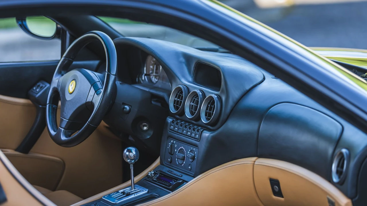 2001 Ferrari 550 Maranello - Image 20 of 31