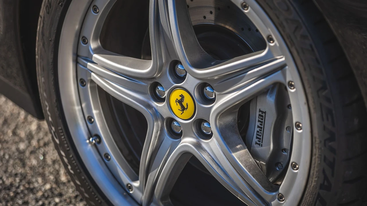 2001 Ferrari 550 Maranello - Image 13 of 31