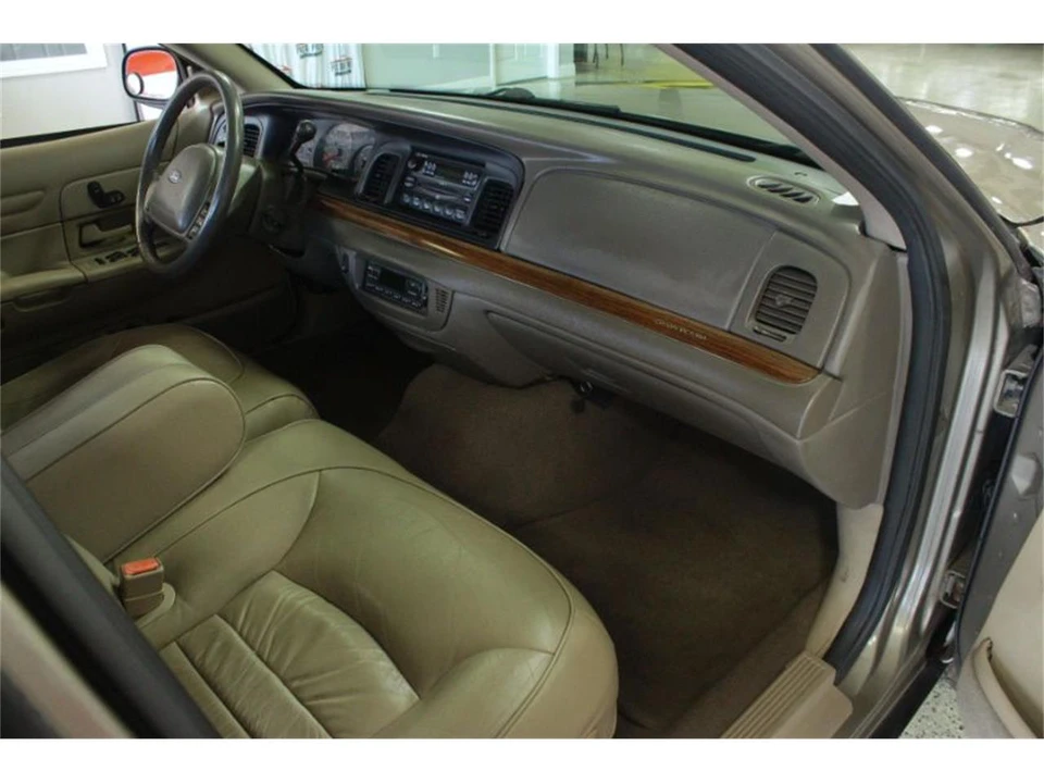 2001 Ford Crown Victoria - Image 13 of 13