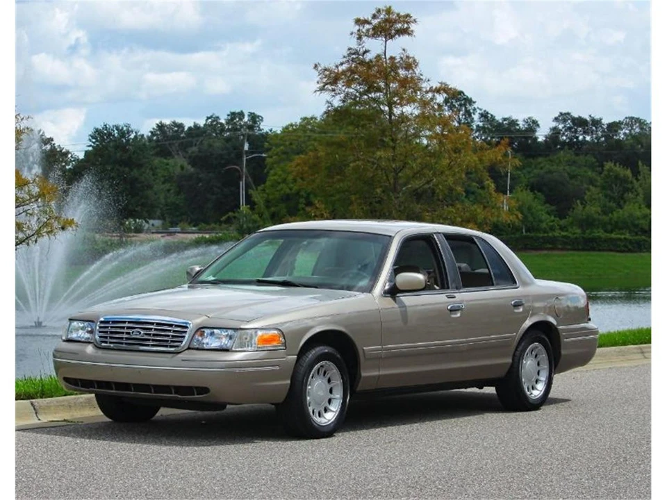 2001 Ford Crown Victoria - Image 3 of 13